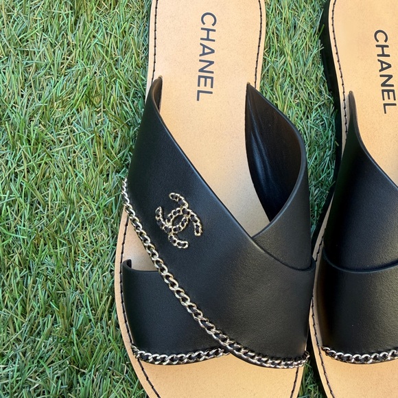 CHANEL GOLD CHAIN CC LOGO BLACK LEATHER FLAT SHOES FLIP FLOP SANDALS MULES - Picture 6 of 16